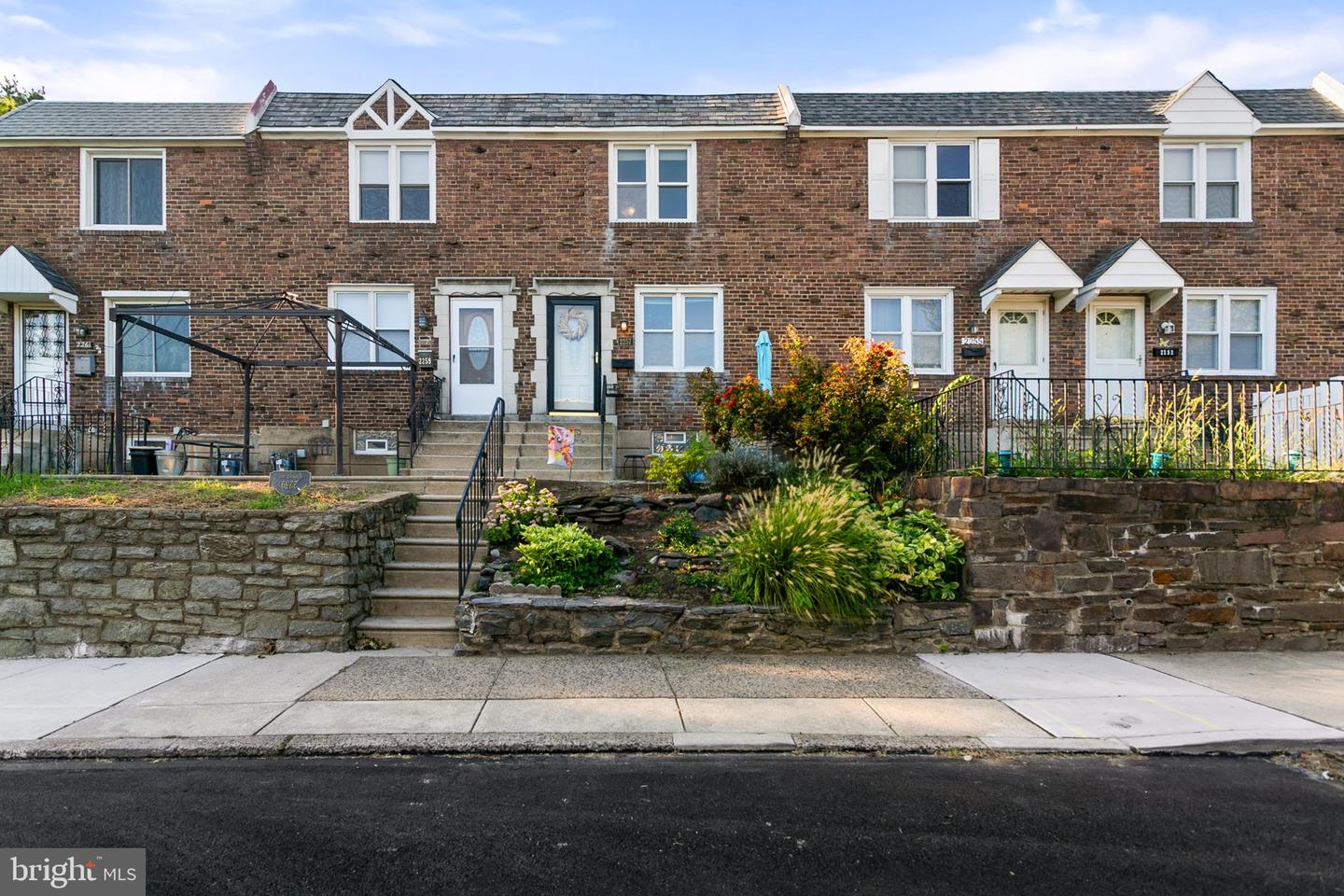 2257 Dermond Ave Property Photo 1