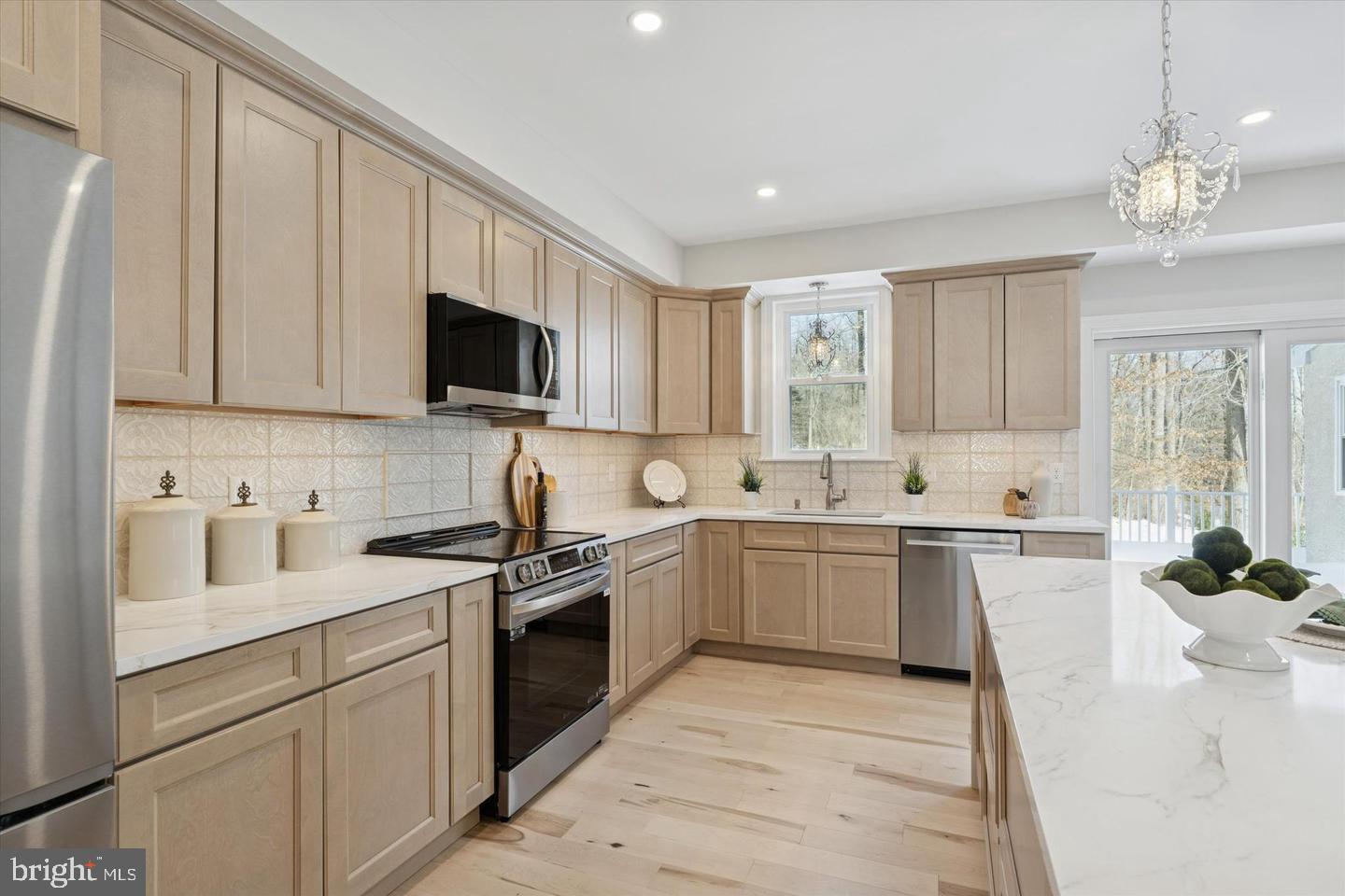 PADE2124396 Property Photo 11