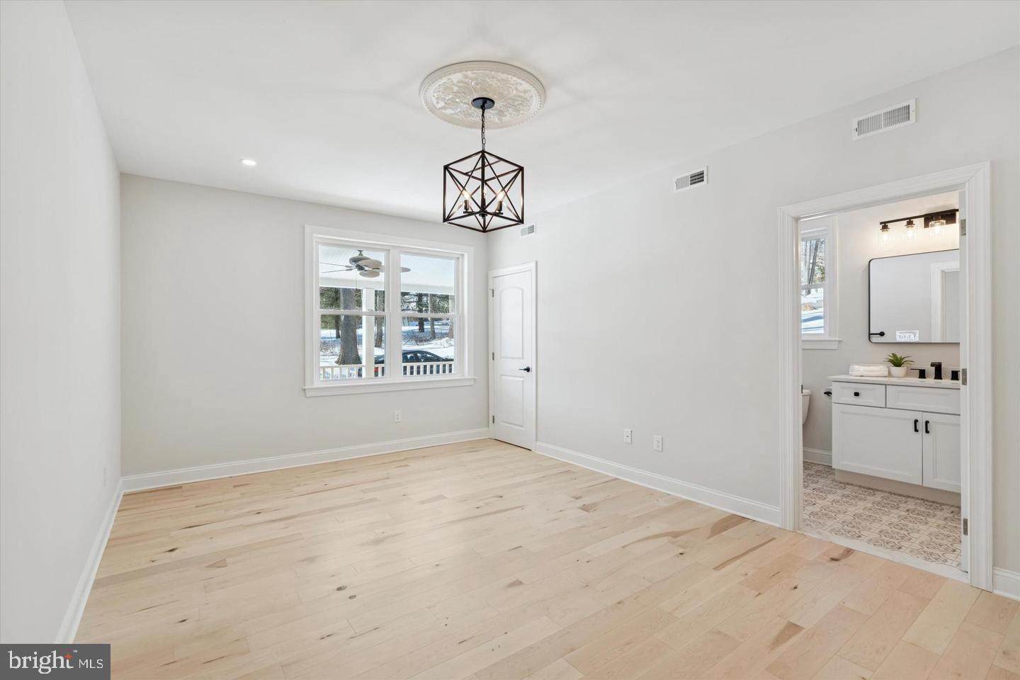 PADE2124396 Property Photo 15