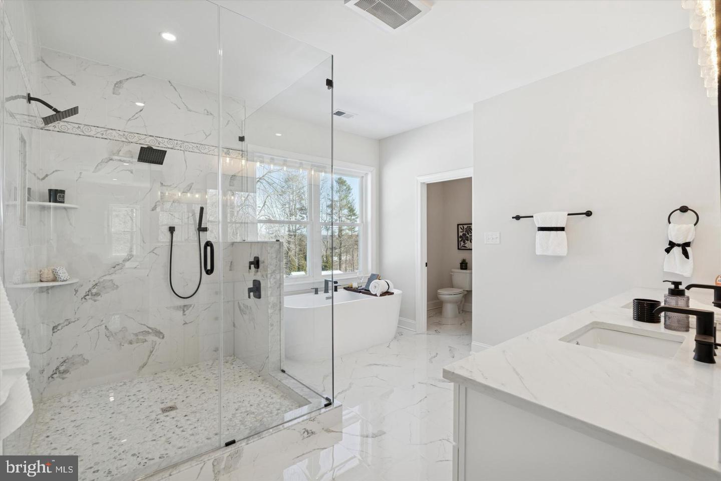PADE2124396 Property Photo 20