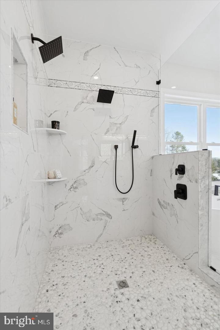 PADE2124396 Property Photo 21