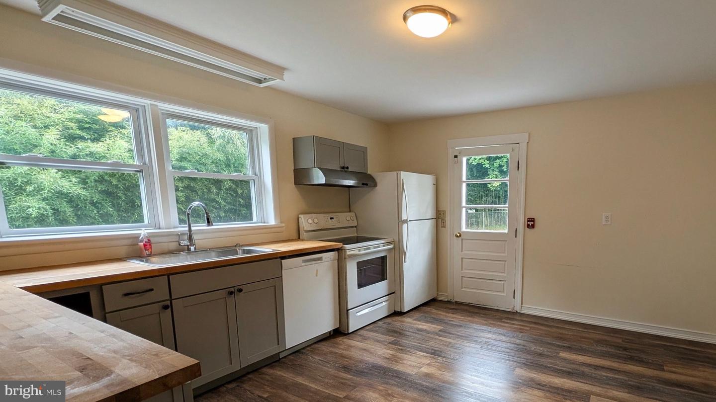 15 Locksley Rd Property Photo 19