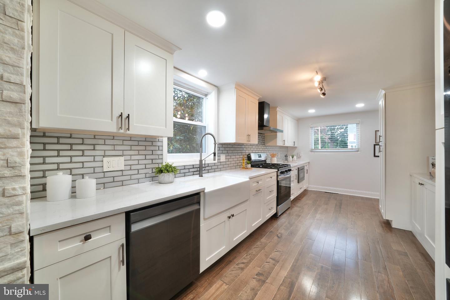 1638 Surrey Ln Property Photo 14