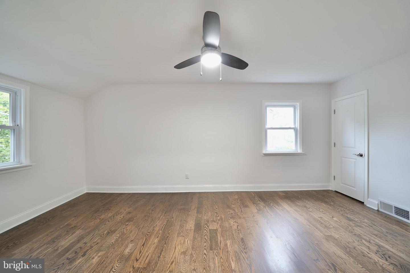 1638 Surrey Ln Property Photo 23