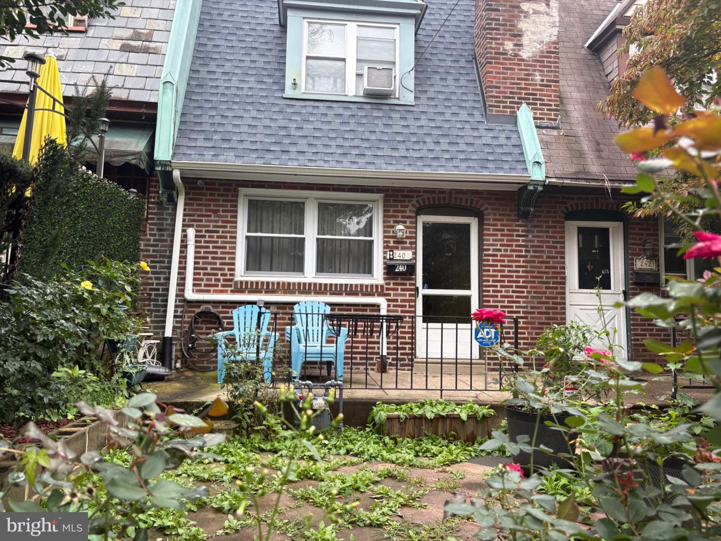 240 Lynn Blvd N Property Photo 1