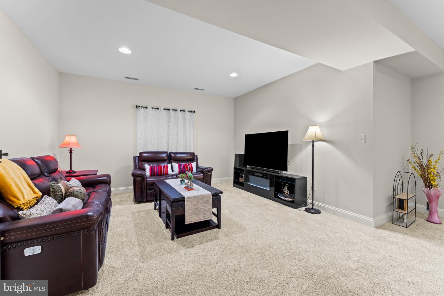3172 Woods Edge Dr Property Photo 4