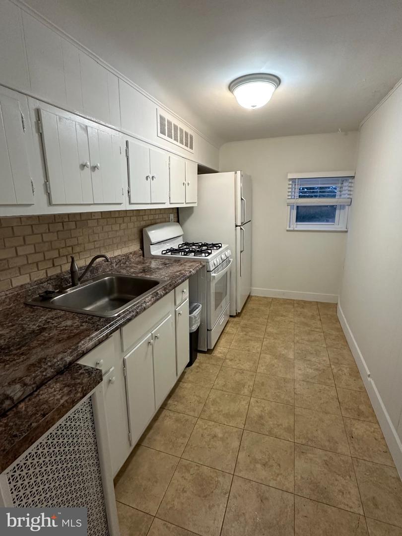 PADE2124564 Property Photo 6