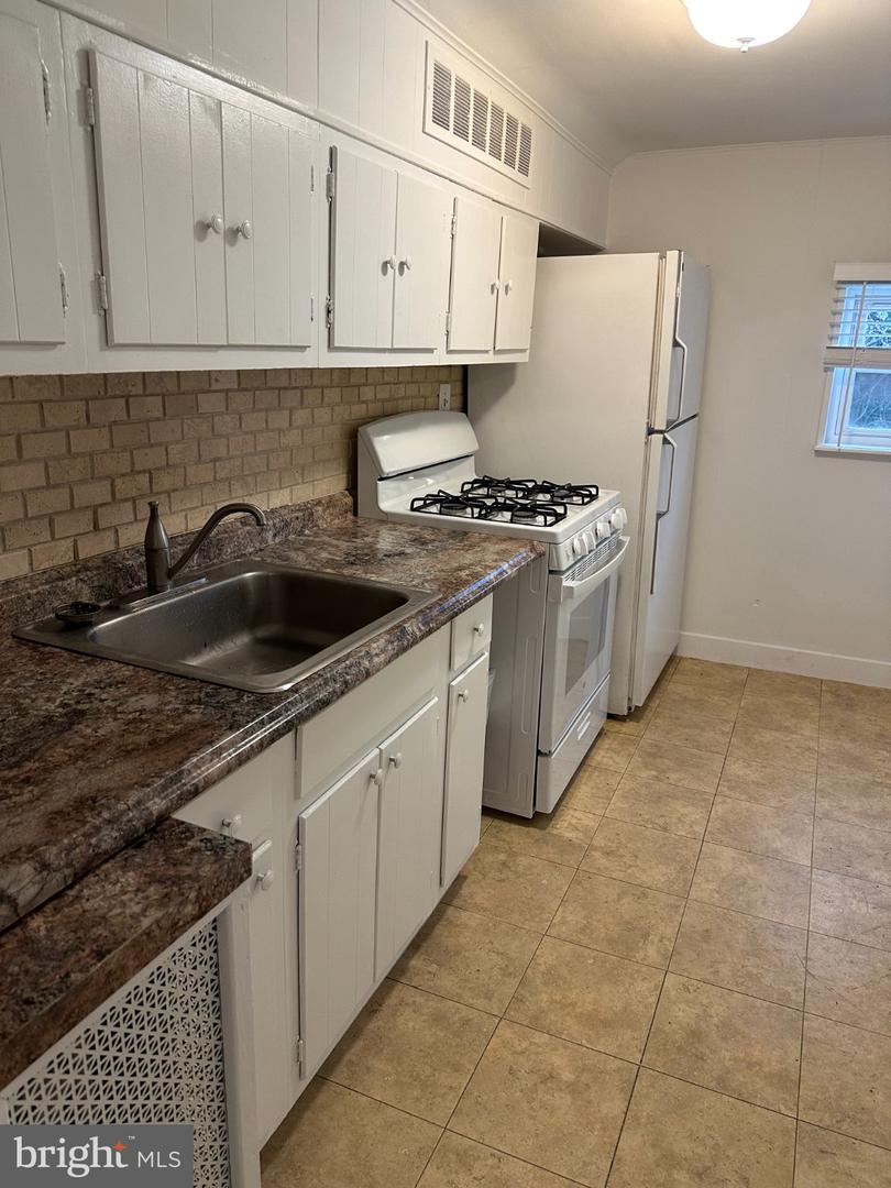 PADE2124564 Property Photo 9