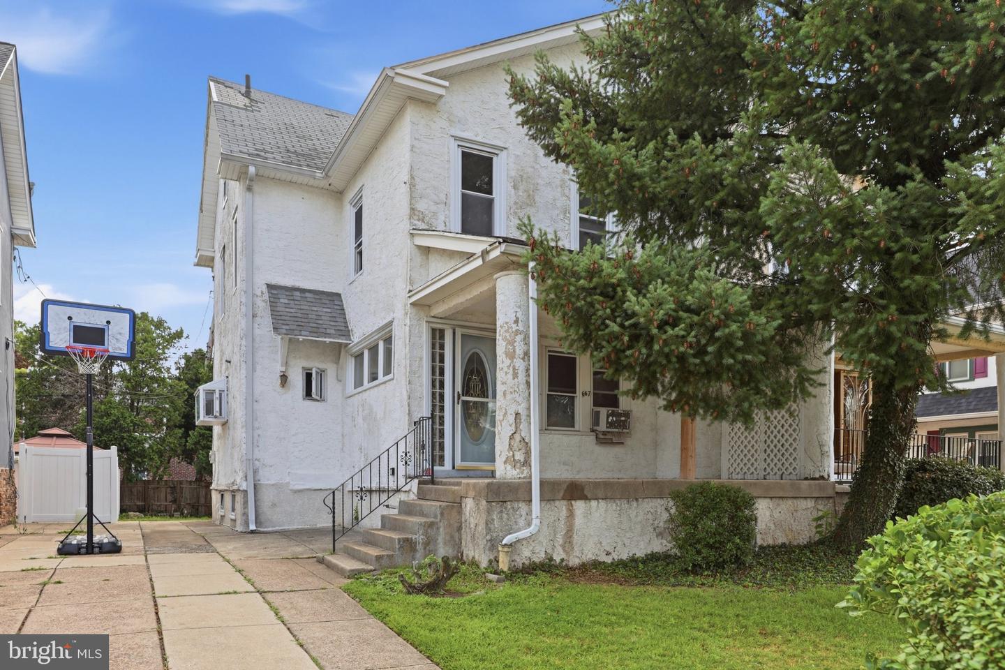 667 ROSE ST Property Photo 1