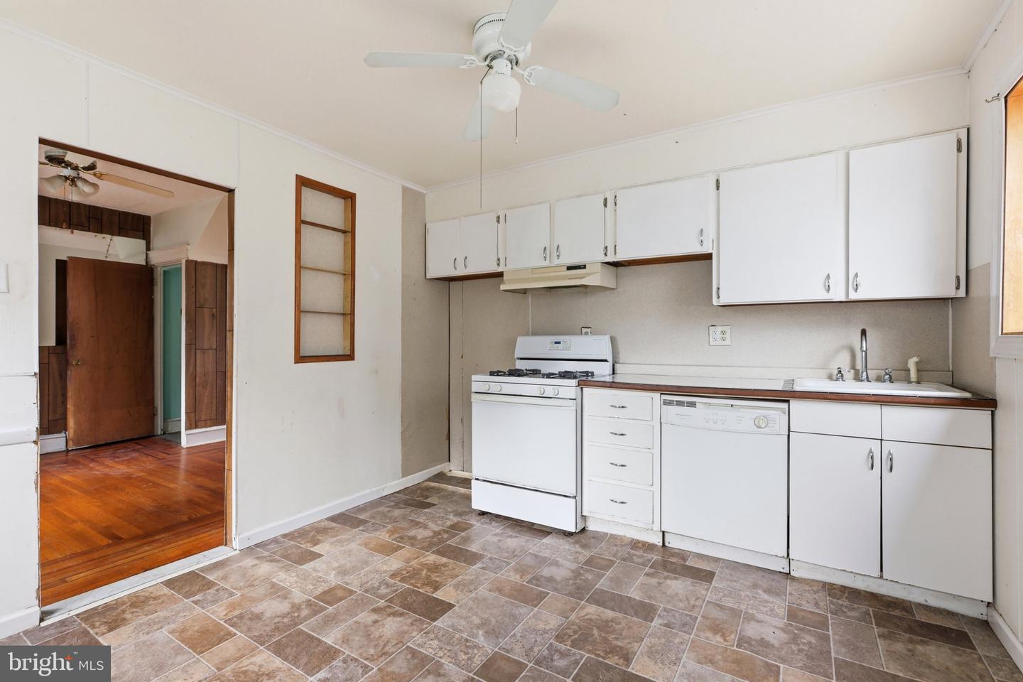 667 Rose St Property Photo 11