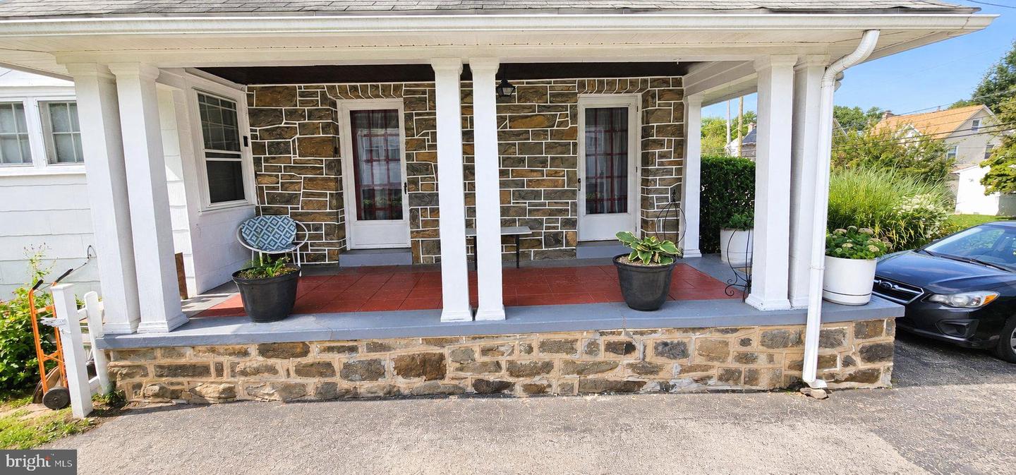 313 S State Rd Property Photo 6