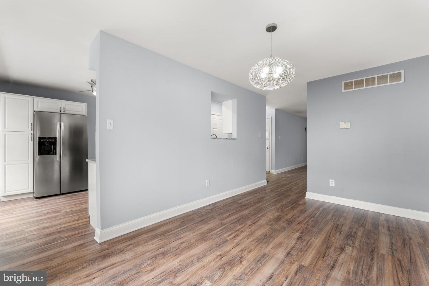 127 E Winona Ave Property Photo 5
