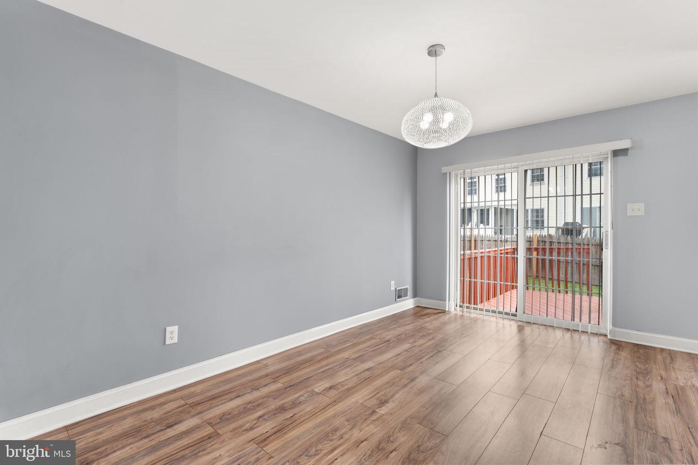 127 E Winona Ave Property Photo 6