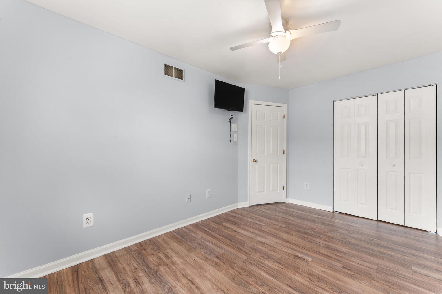 127 E Winona Ave Property Photo 14