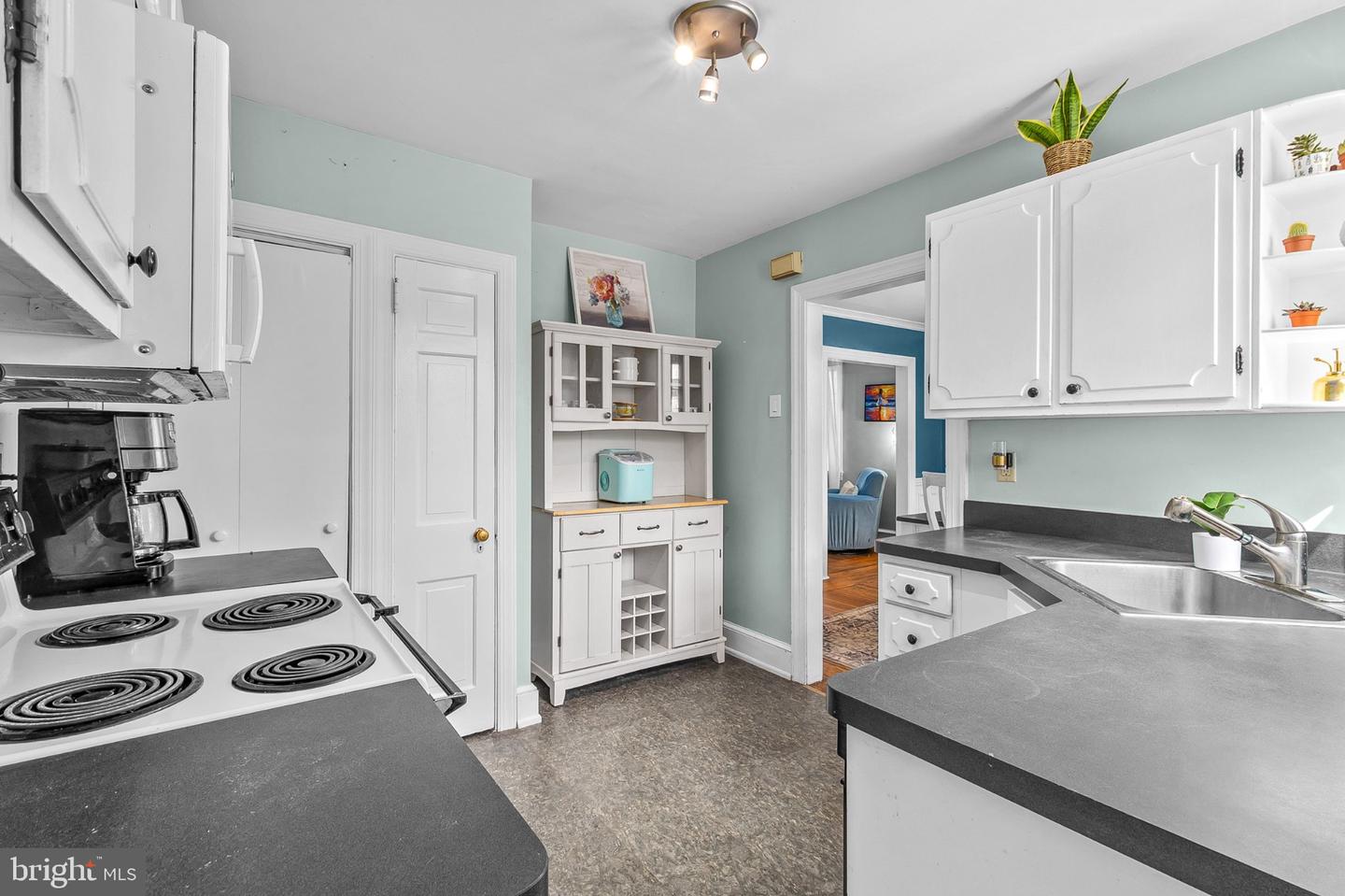 17 Windsor Circle Property Photo 10