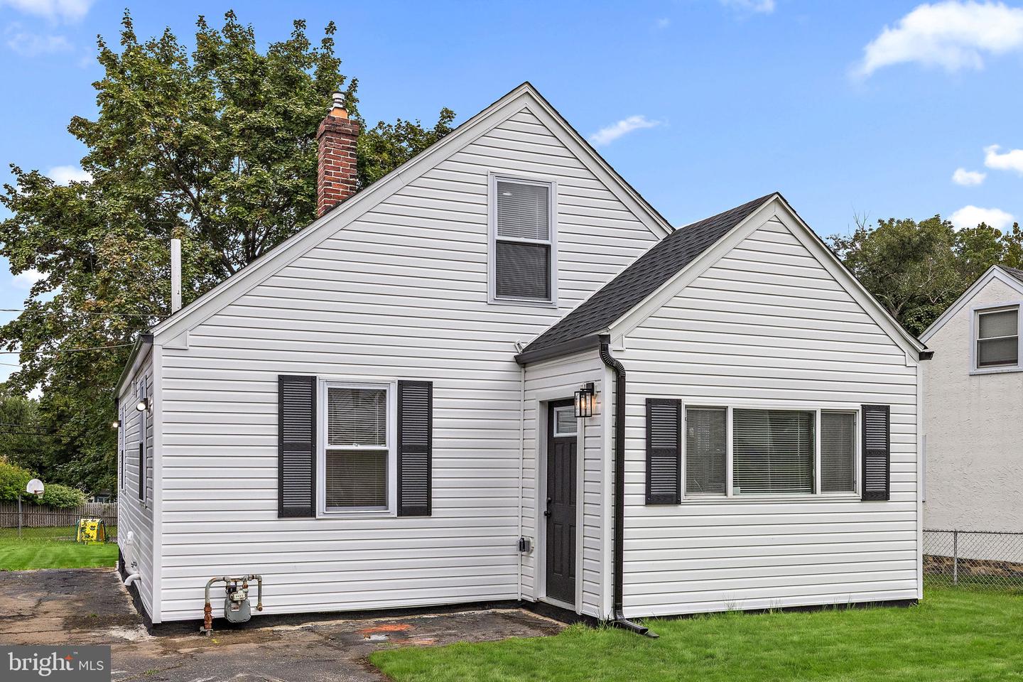 53 Seward Ln Property Photo 1