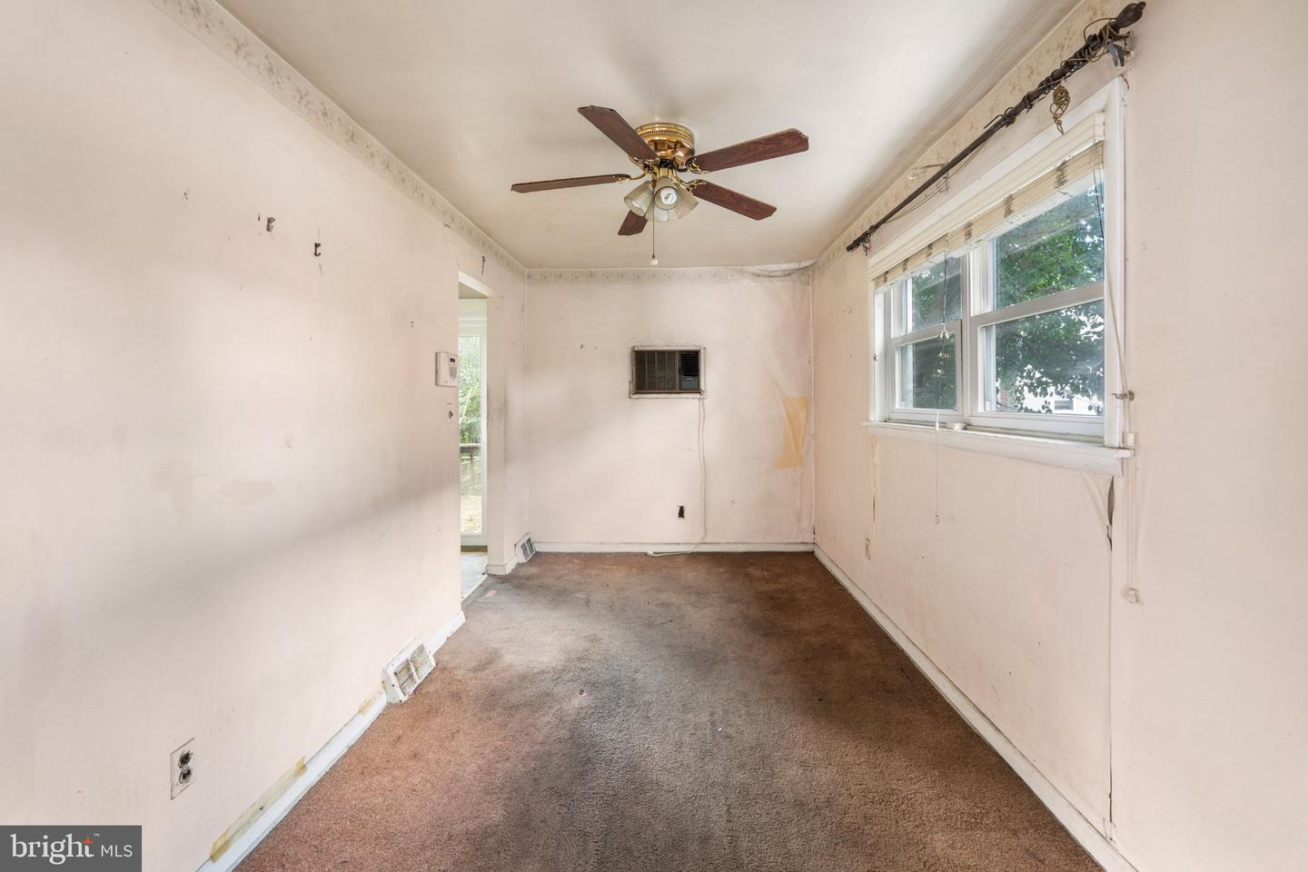 112 Felton Ave Property Photo 6