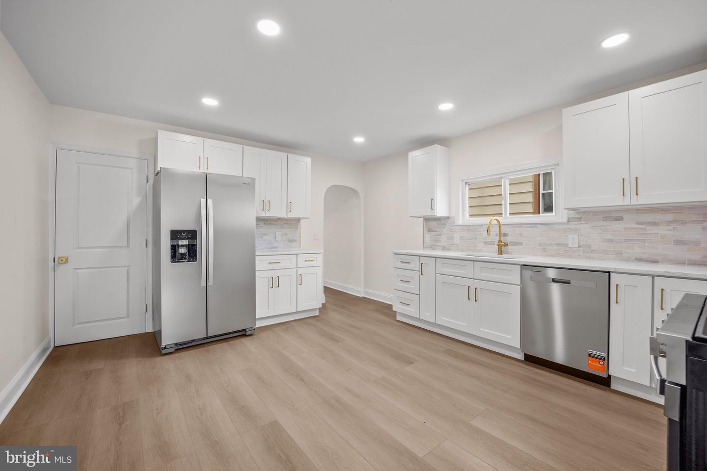19 W 9th St Property Photo 1