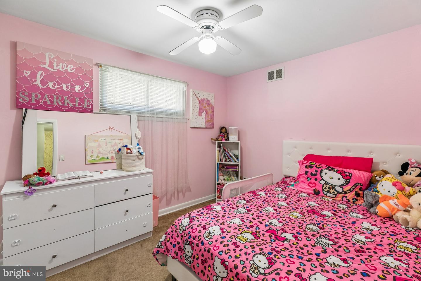852 School Ln Property Photo 7