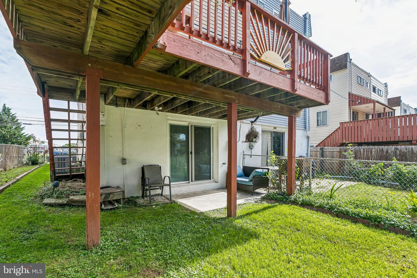 852 School Ln Property Photo 14