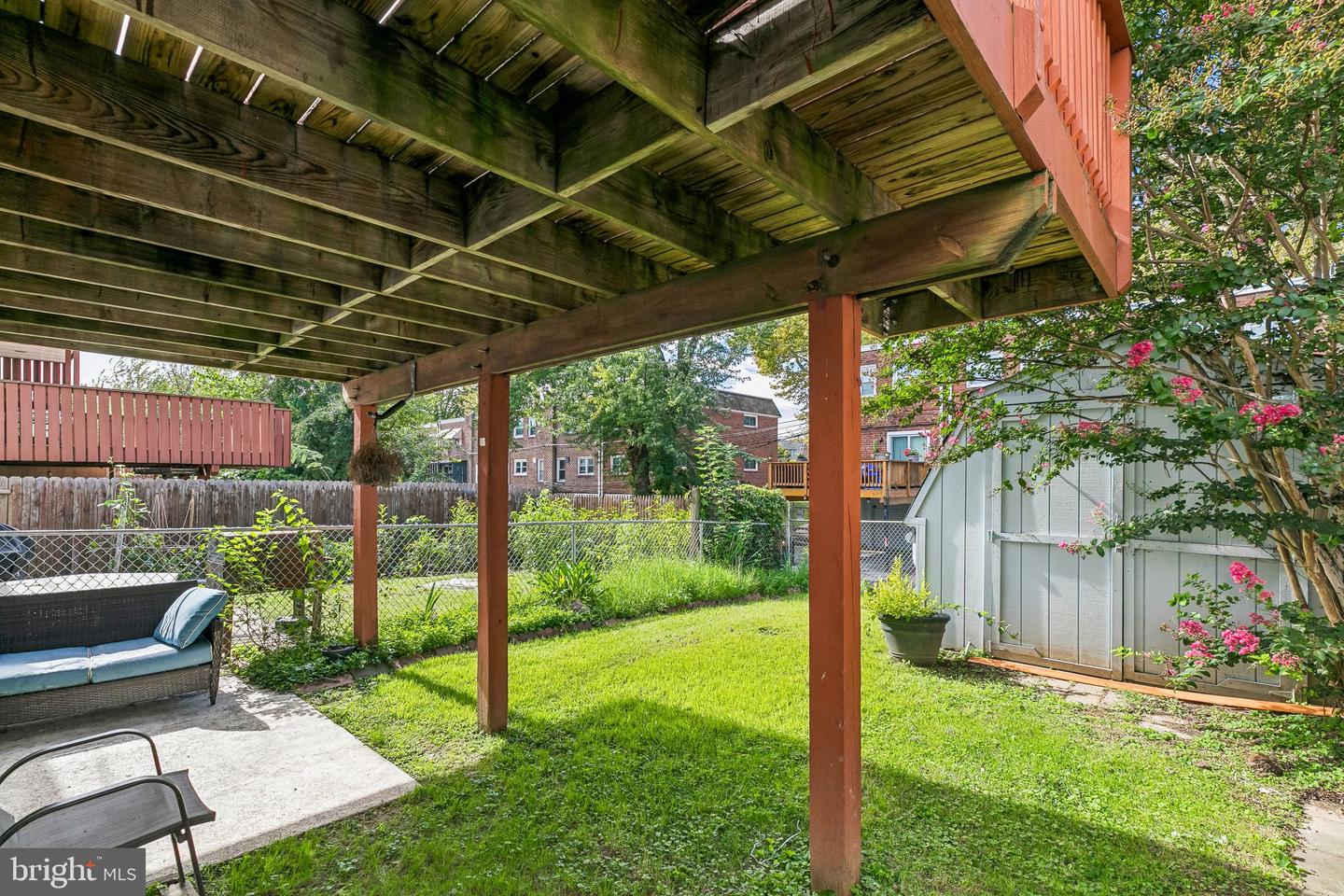 852 School Ln Property Photo 16