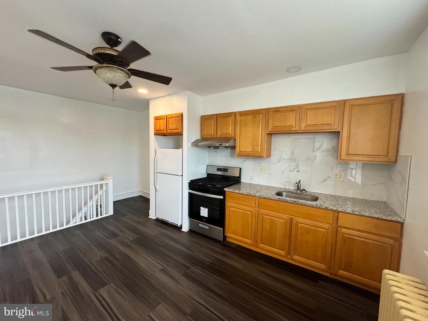 98 Lamport Rd #2 Property Photo 2