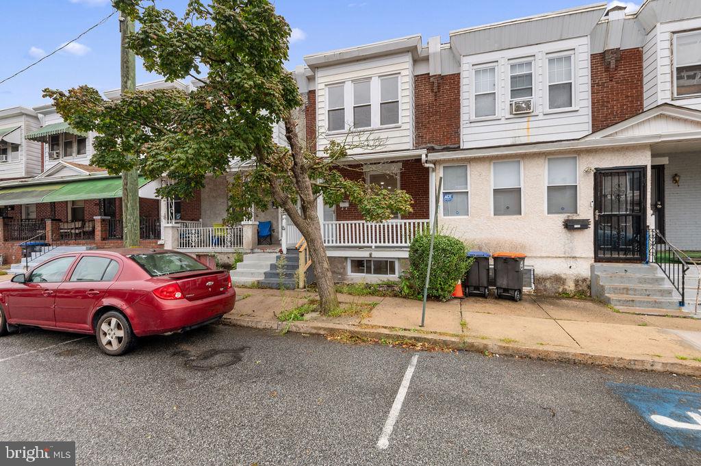 1121 W 8TH ST Property Photo 1