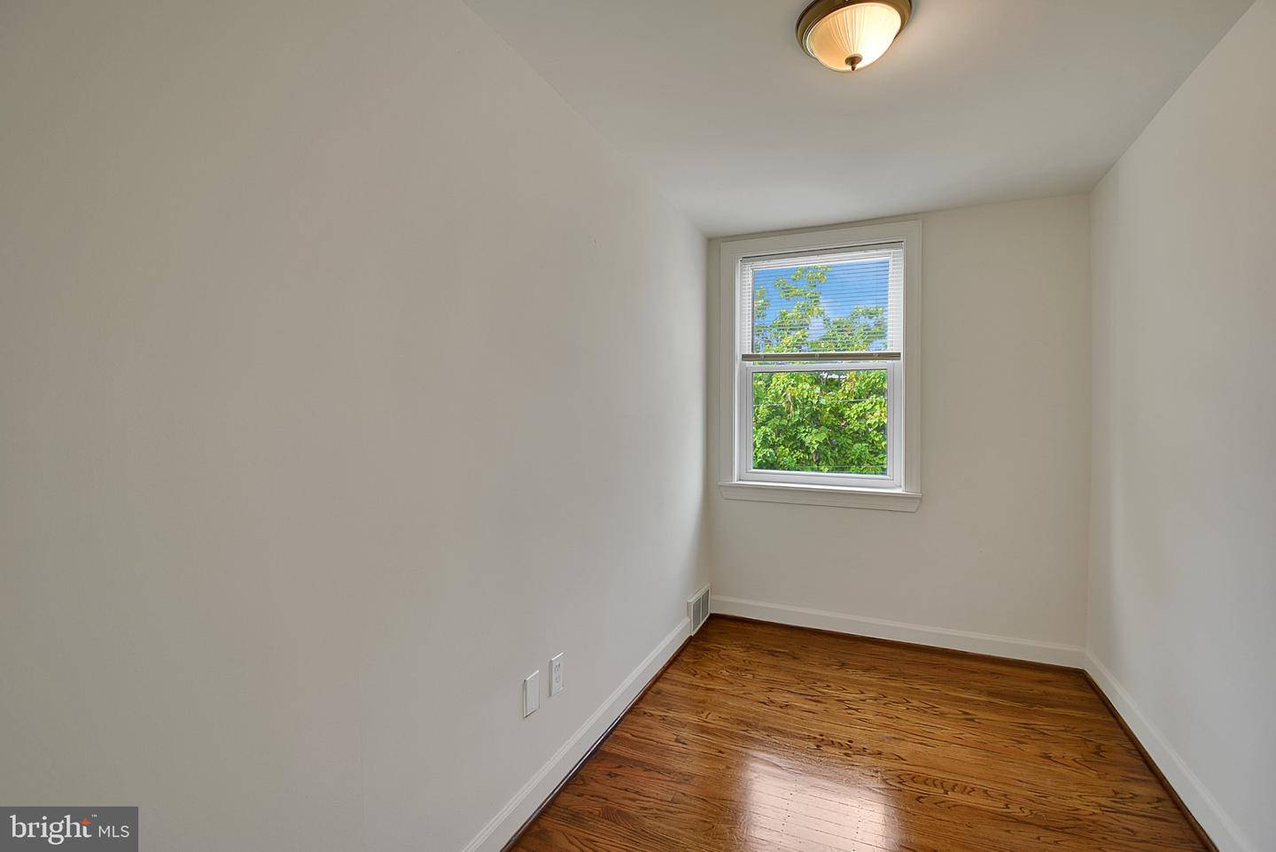 732 Crescent Dr Property Photo 8