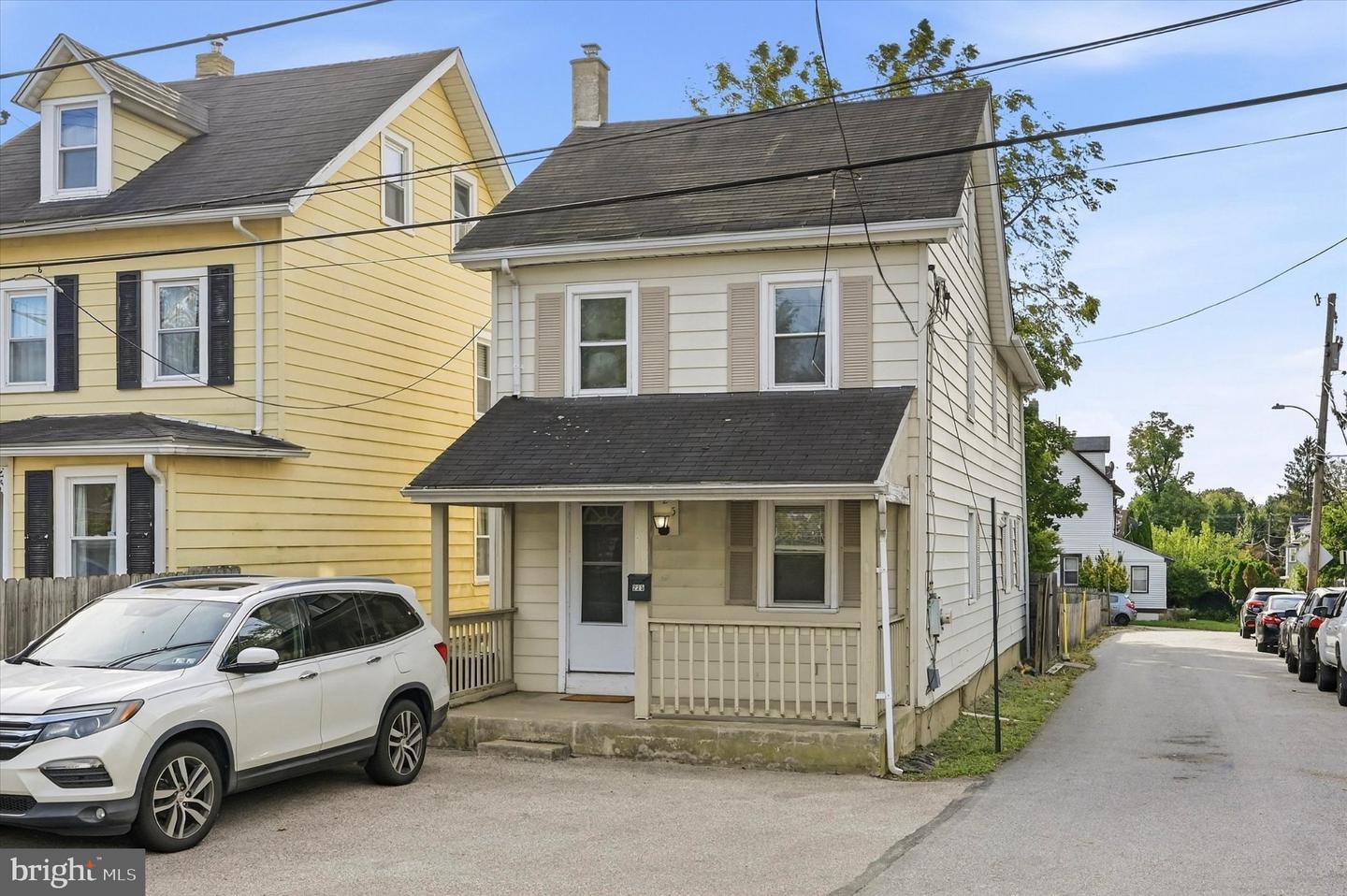 225 BROOK ST Property Photo 1