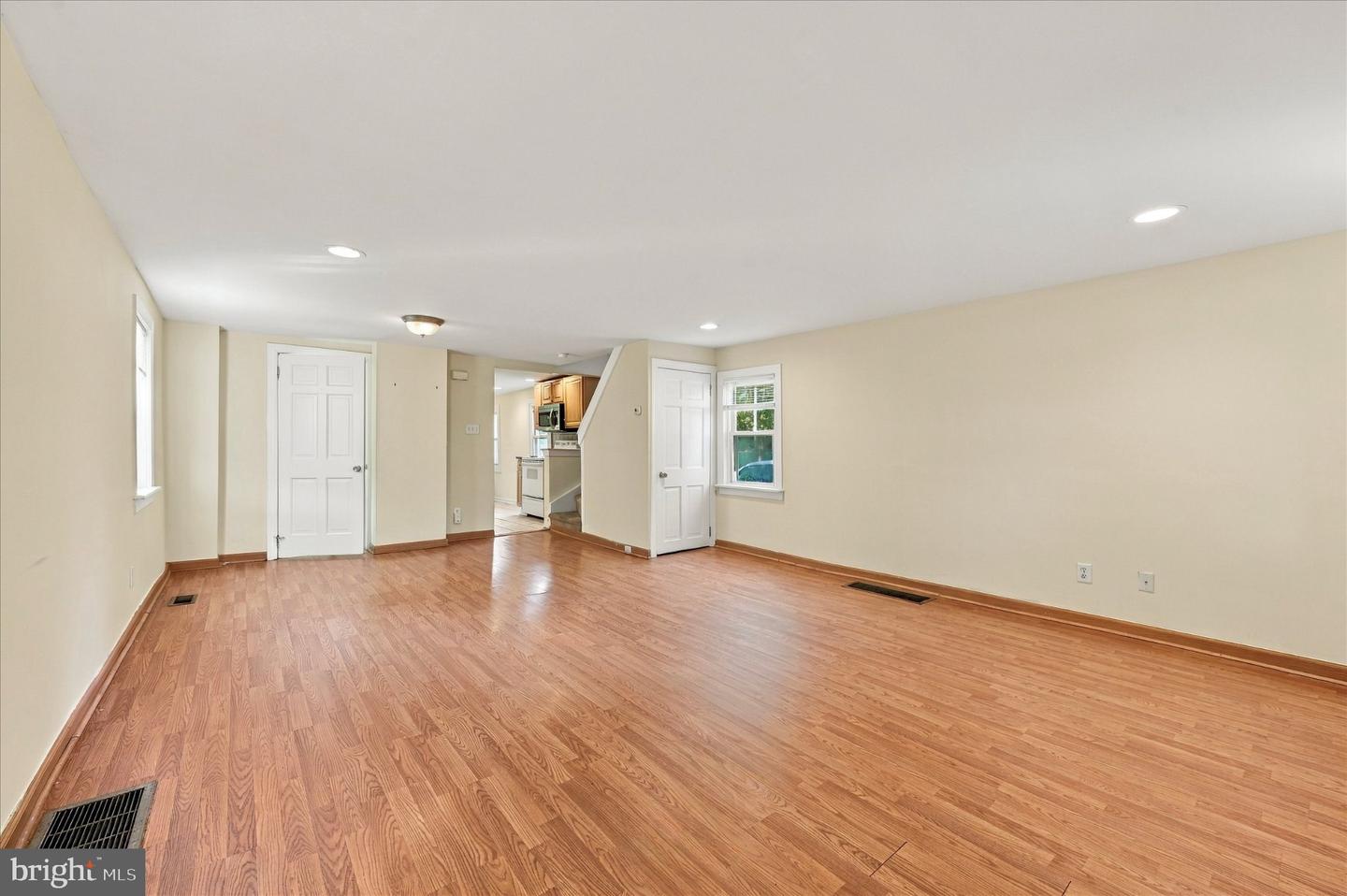 225 Brook St Property Photo 3