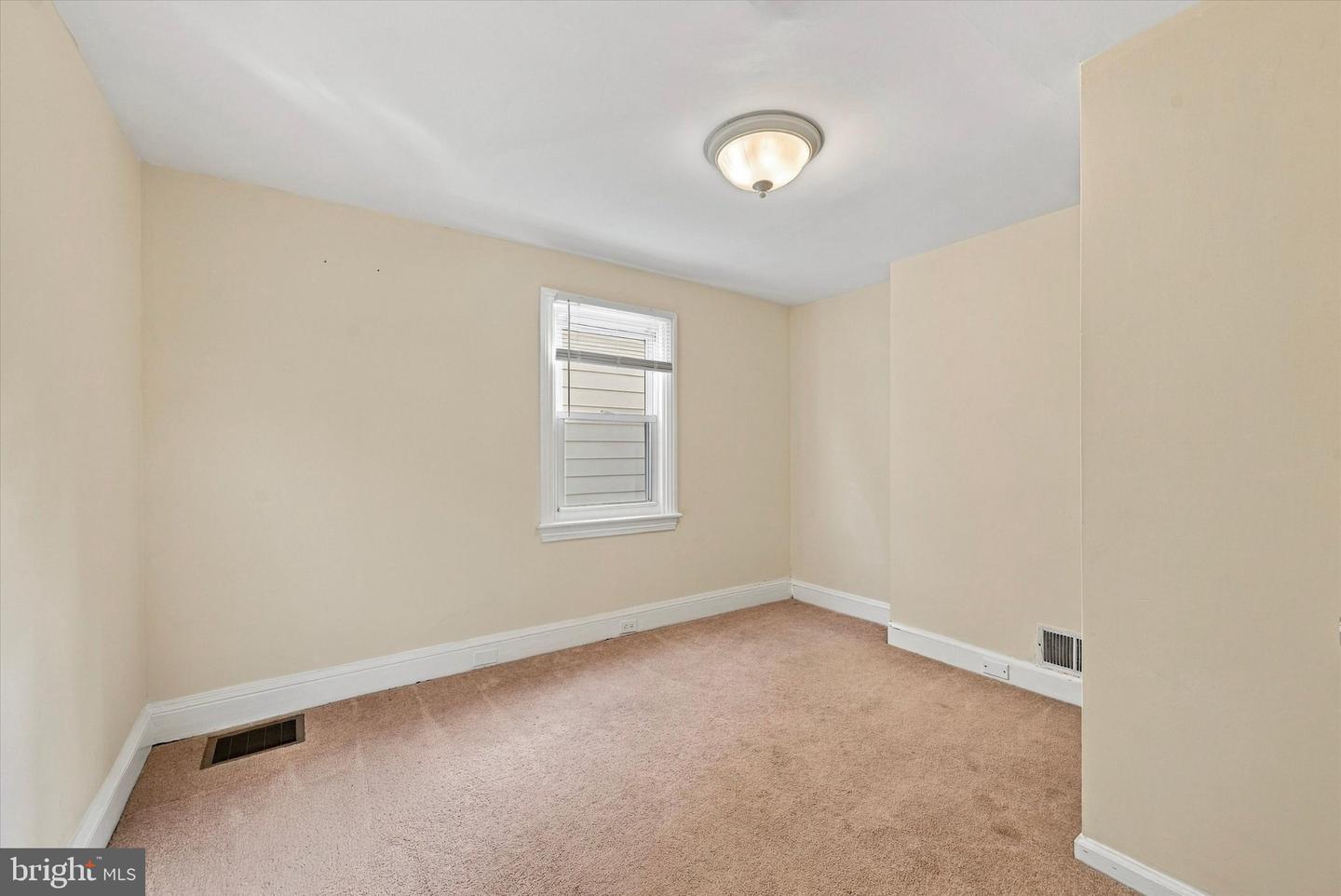 225 Brook St Property Photo 11