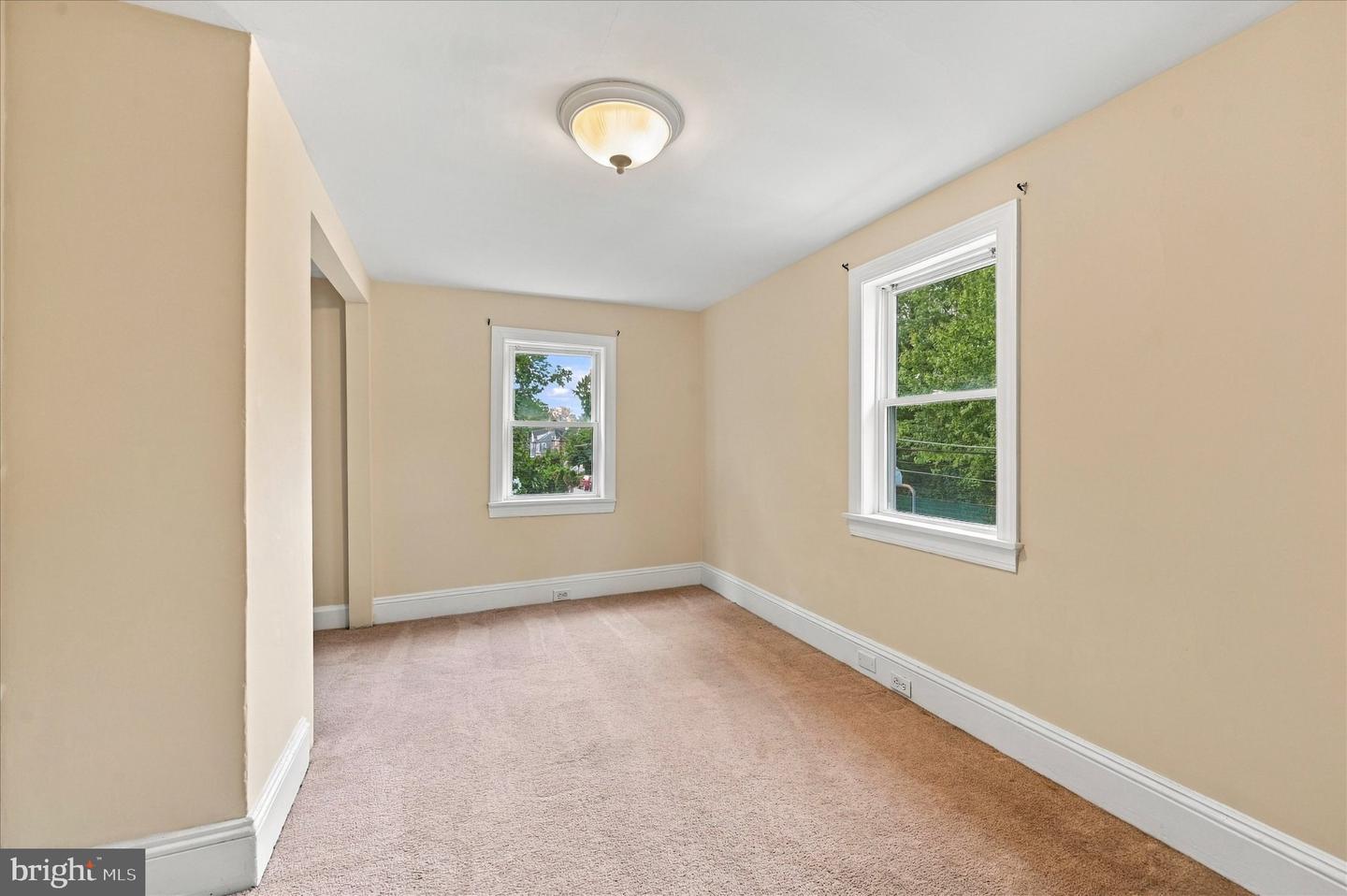 225 Brook St Property Photo 12