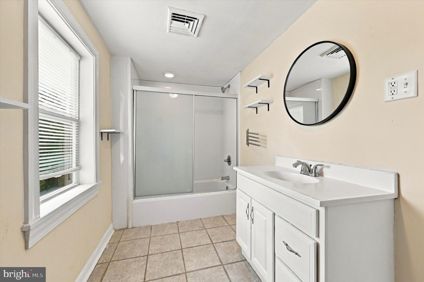 225 Brook St Property Photo 13