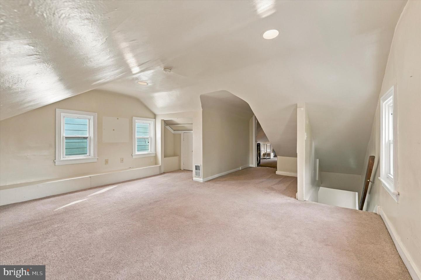 225 Brook St Property Photo 14
