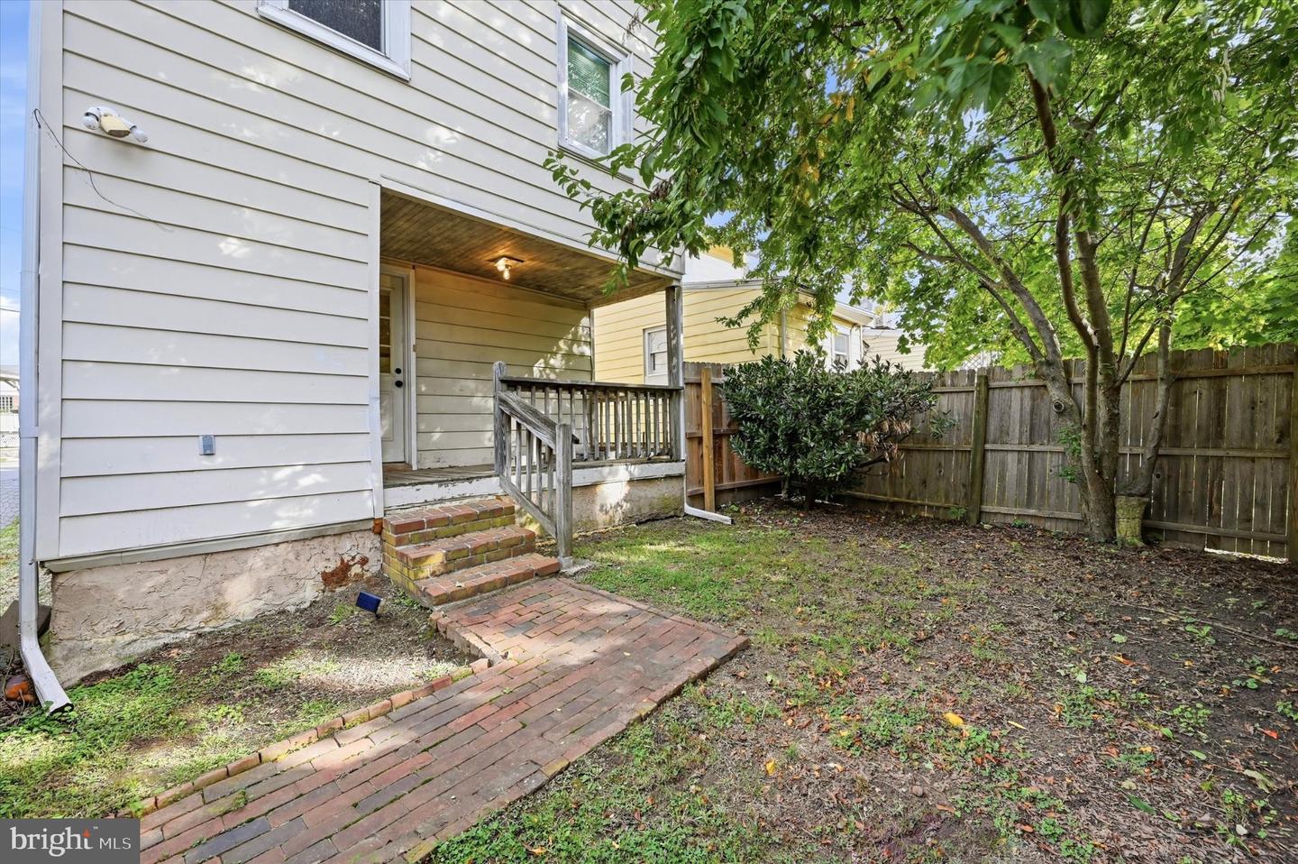 225 Brook St Property Photo 15