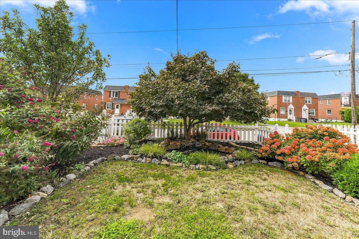230 E Lynn Rd Property Photo 4