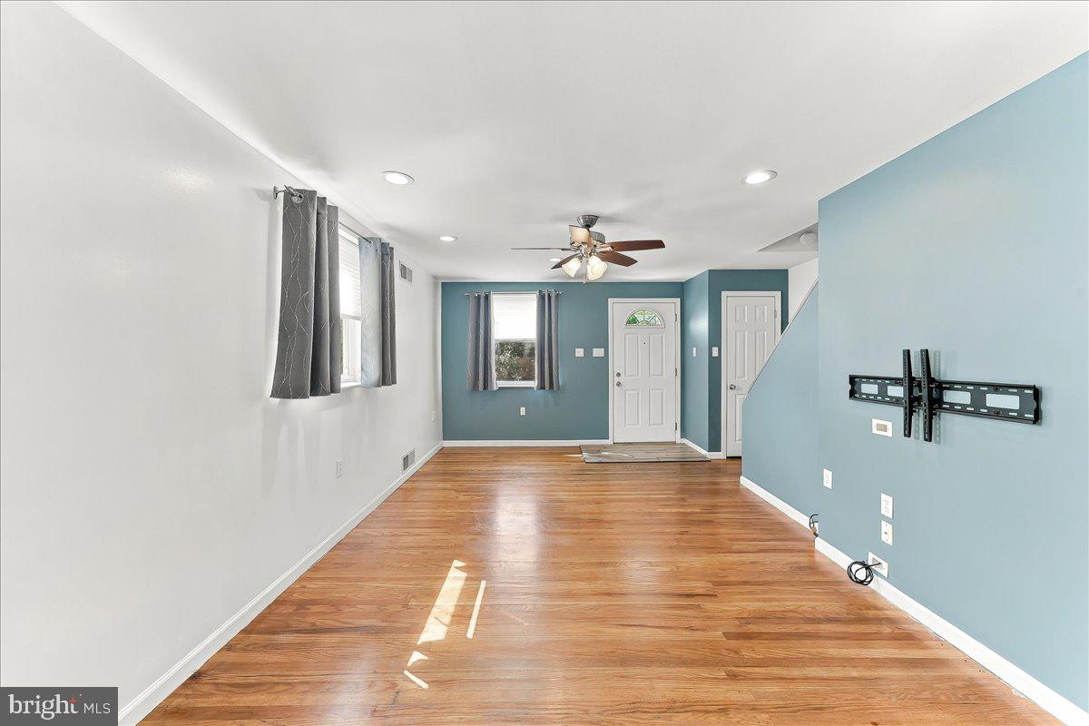 230 E Lynn Rd Property Photo 6