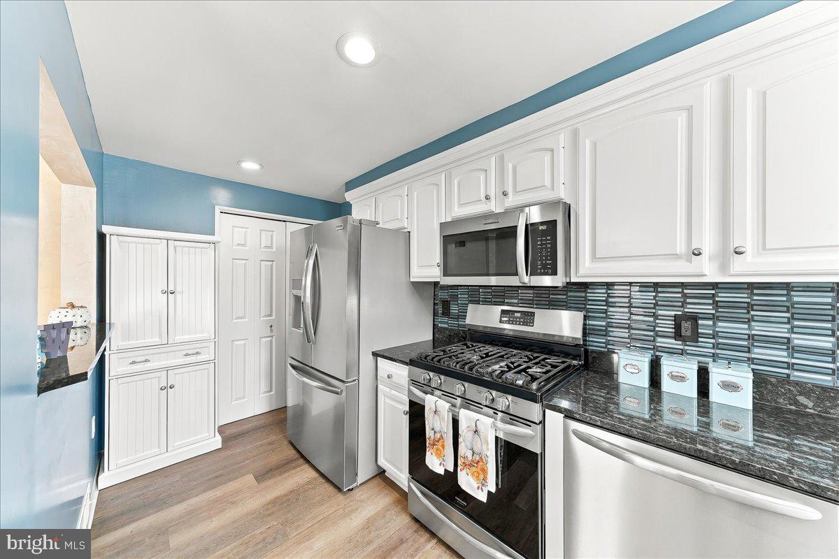 230 E Lynn Rd Property Photo 11