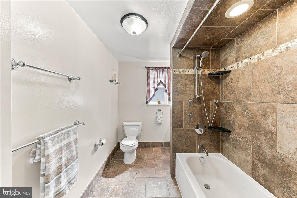 230 E Lynn Rd Property Photo 17