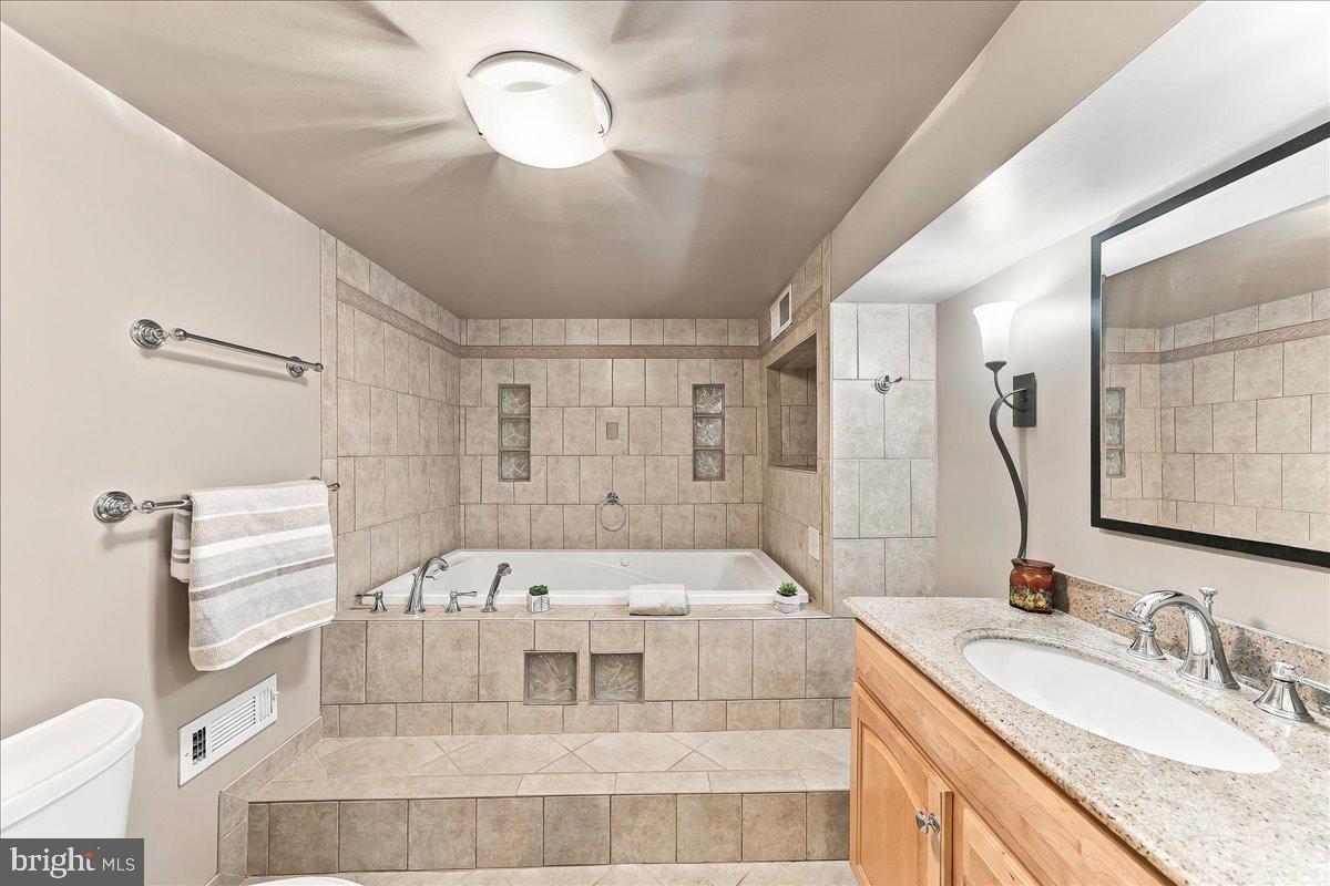 230 E Lynn Rd Property Photo 24