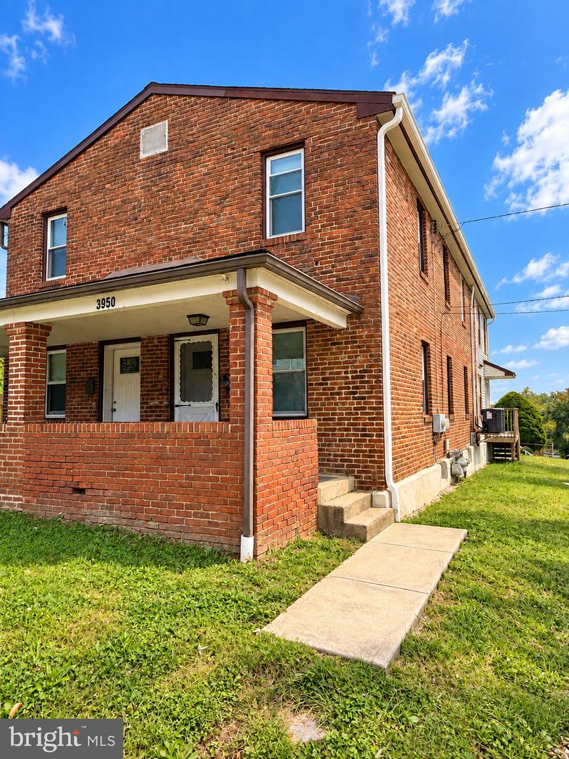 3950 MARY ST Property Photo 1