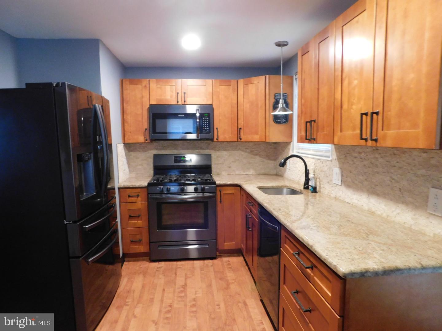 710 School Ln Property Photo 3