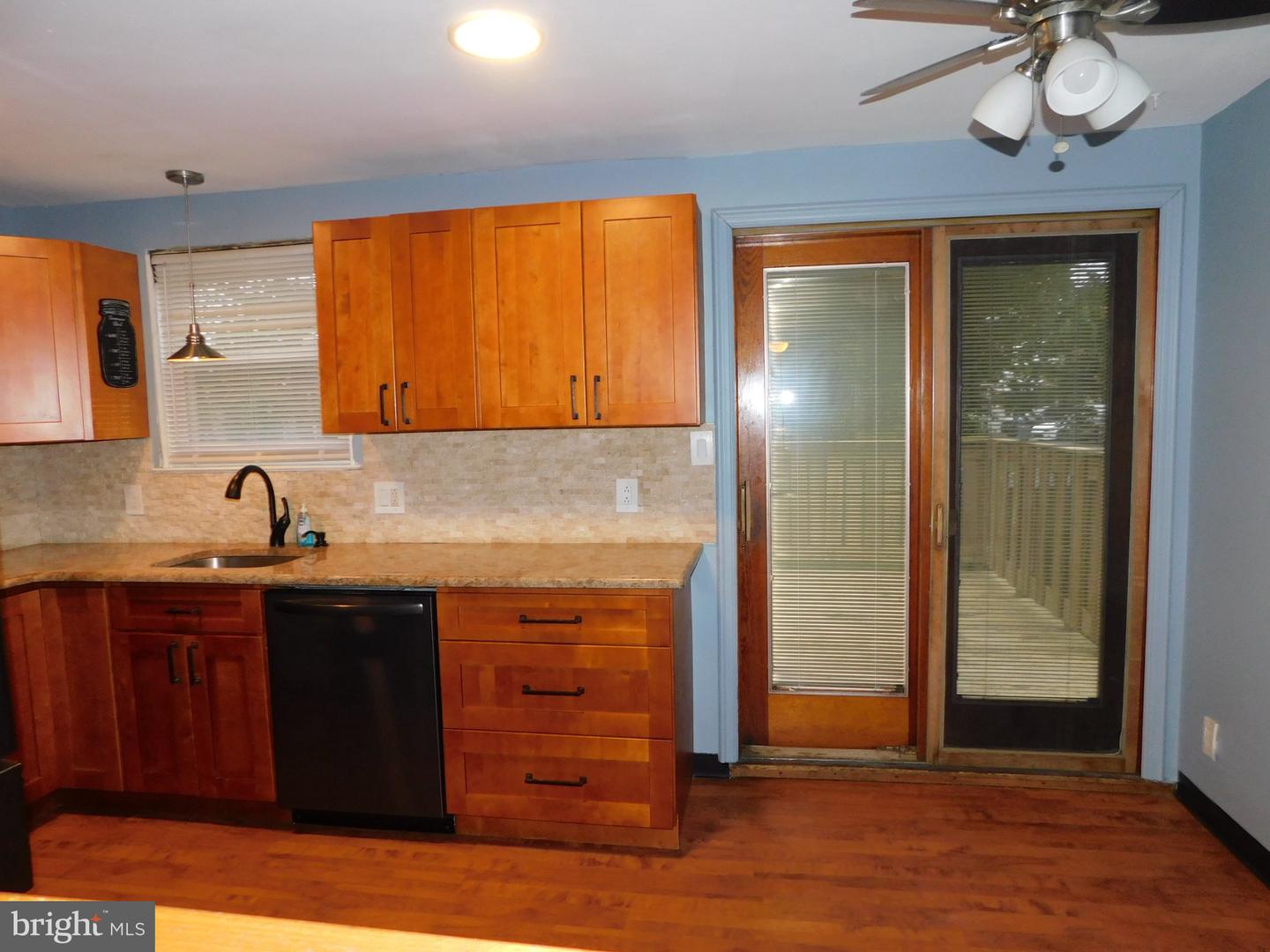 710 School Ln Property Photo 5