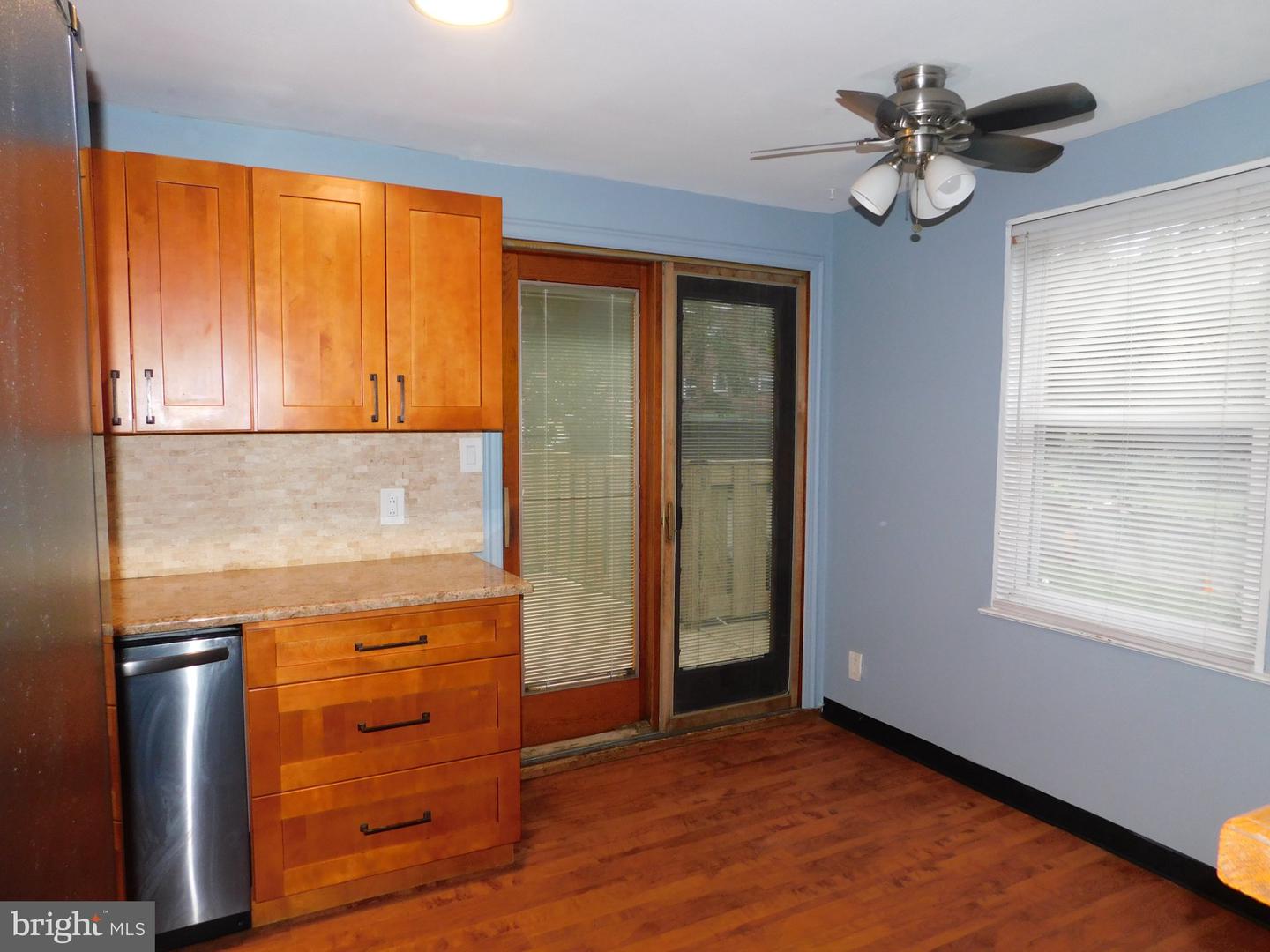 710 School Ln Property Photo 6