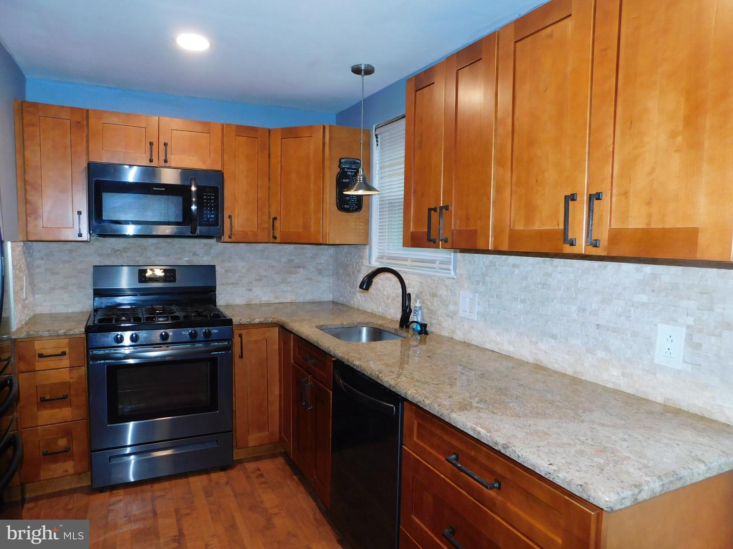 710 School Ln Property Photo 7