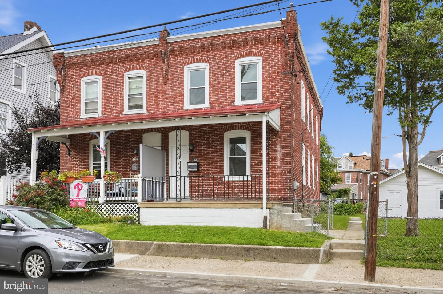 123 E Madison Ave Property Photo 1