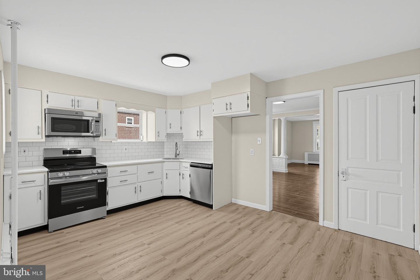 123 E Madison Ave Property Photo 8