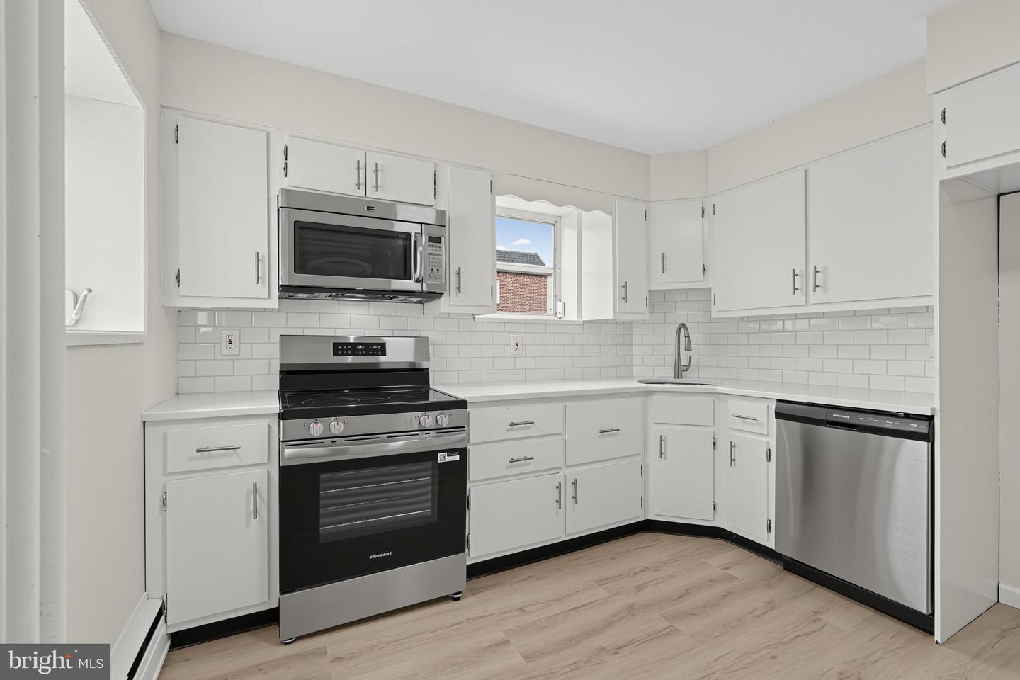 123 E Madison Ave Property Photo 9