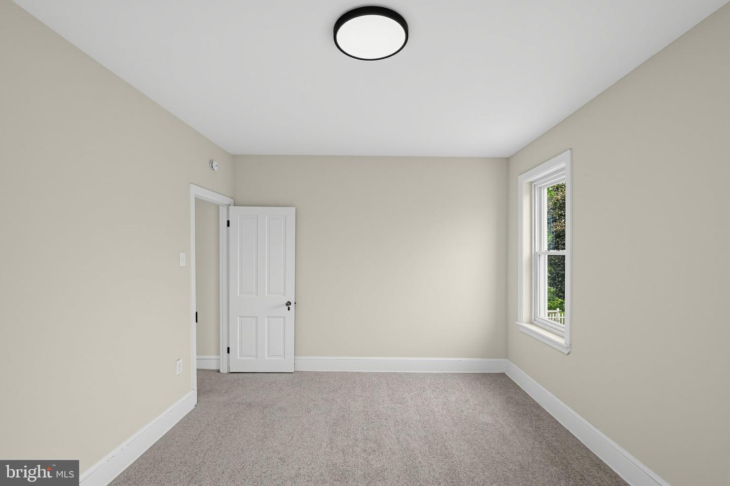 123 E Madison Ave Property Photo 18
