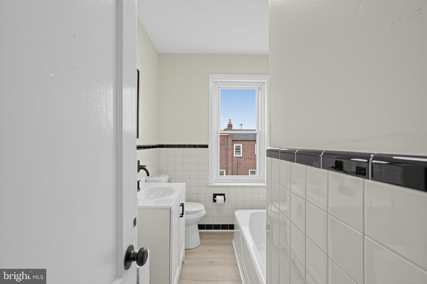 123 E Madison Ave Property Photo 21